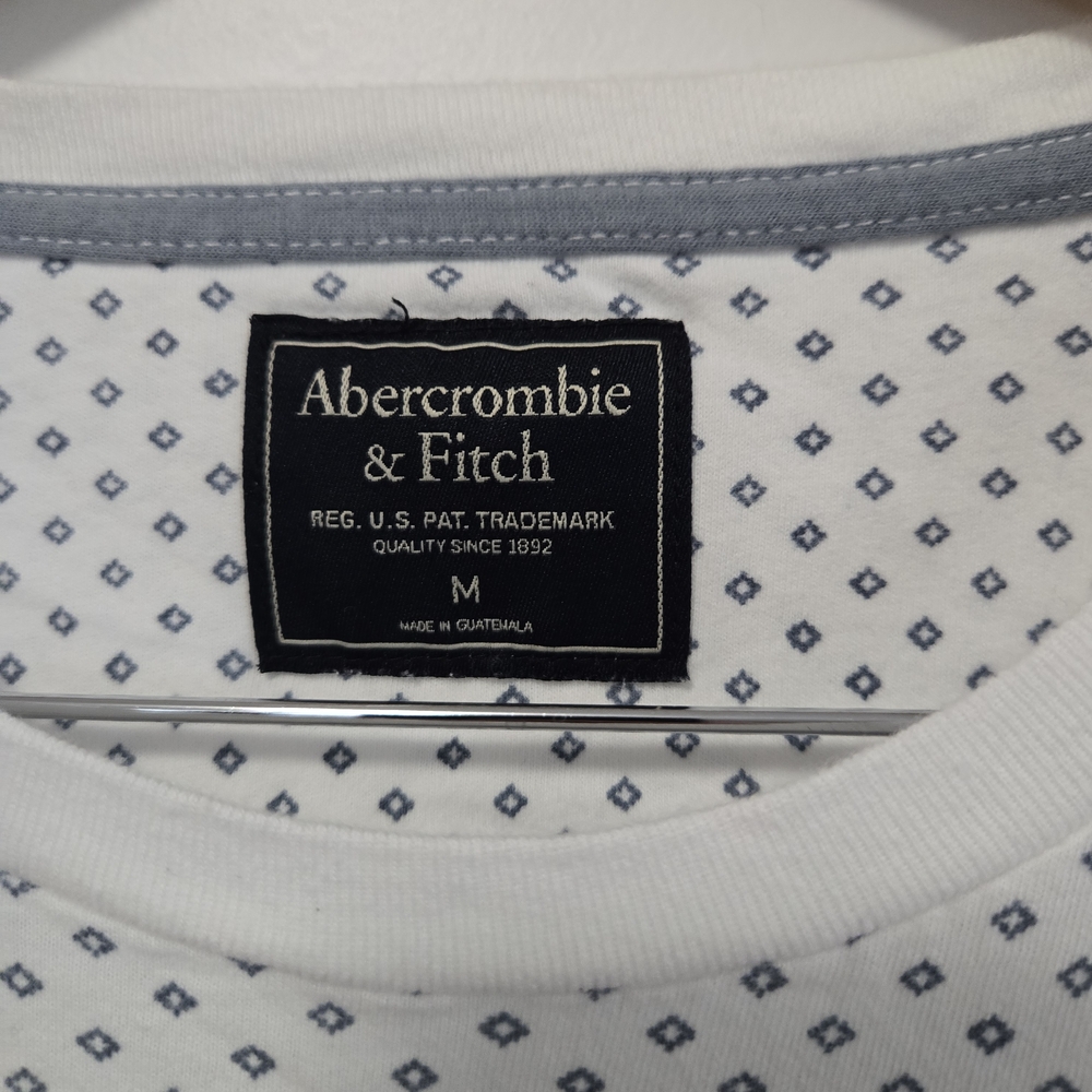 Abercrombie & Fitch Men's White & Blue Patterned Tee Shirt - Picture 2 of 6